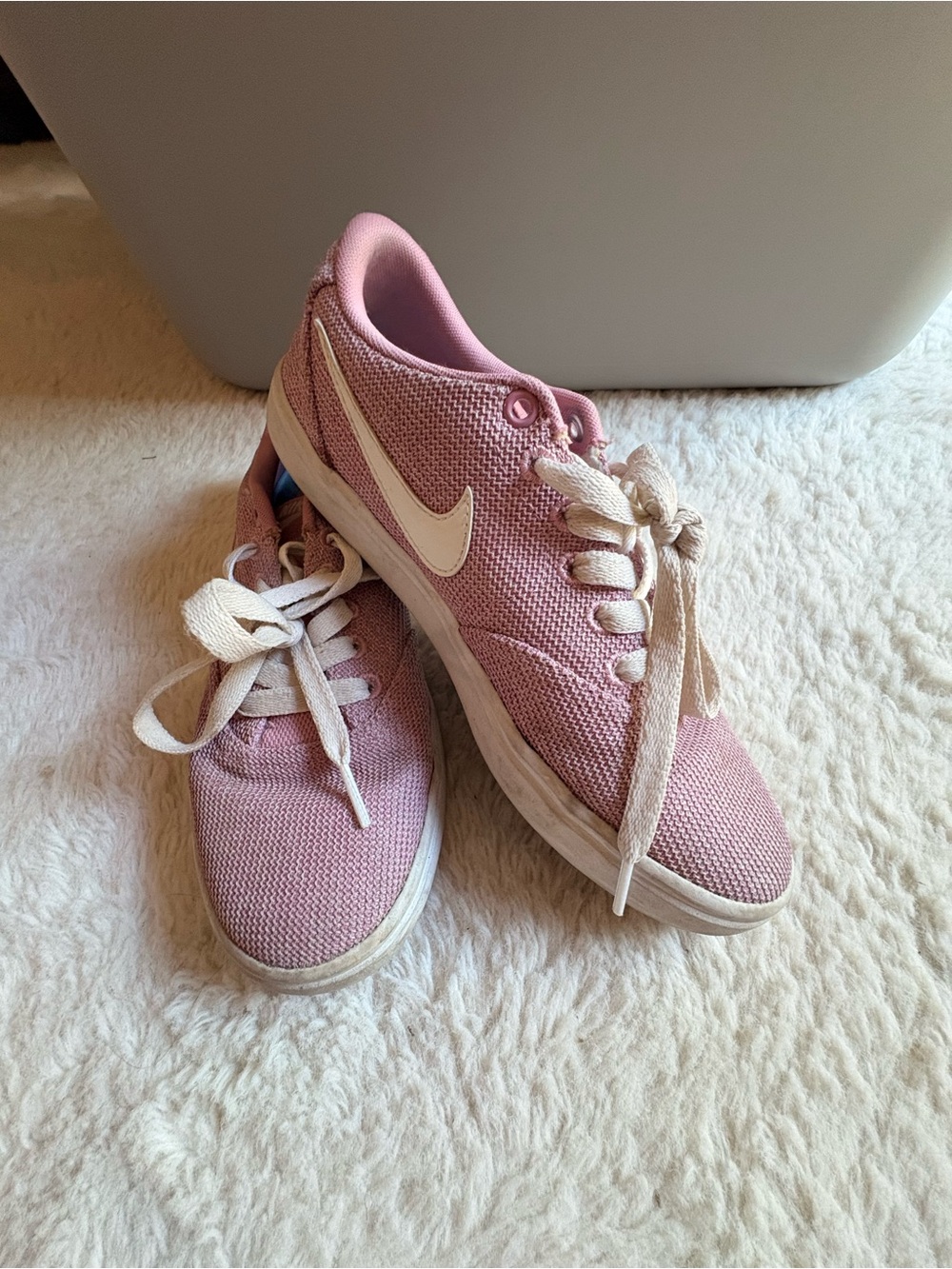 Nike-pink skate shoe